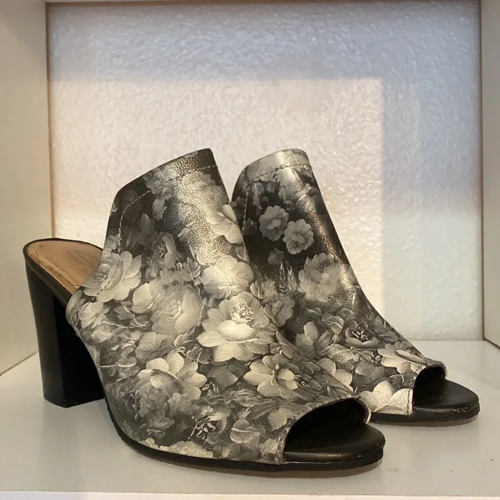 Sbicca Estela Floral Scenic Block Heel Open Toe Black Gray Sandals Slip On Comfy